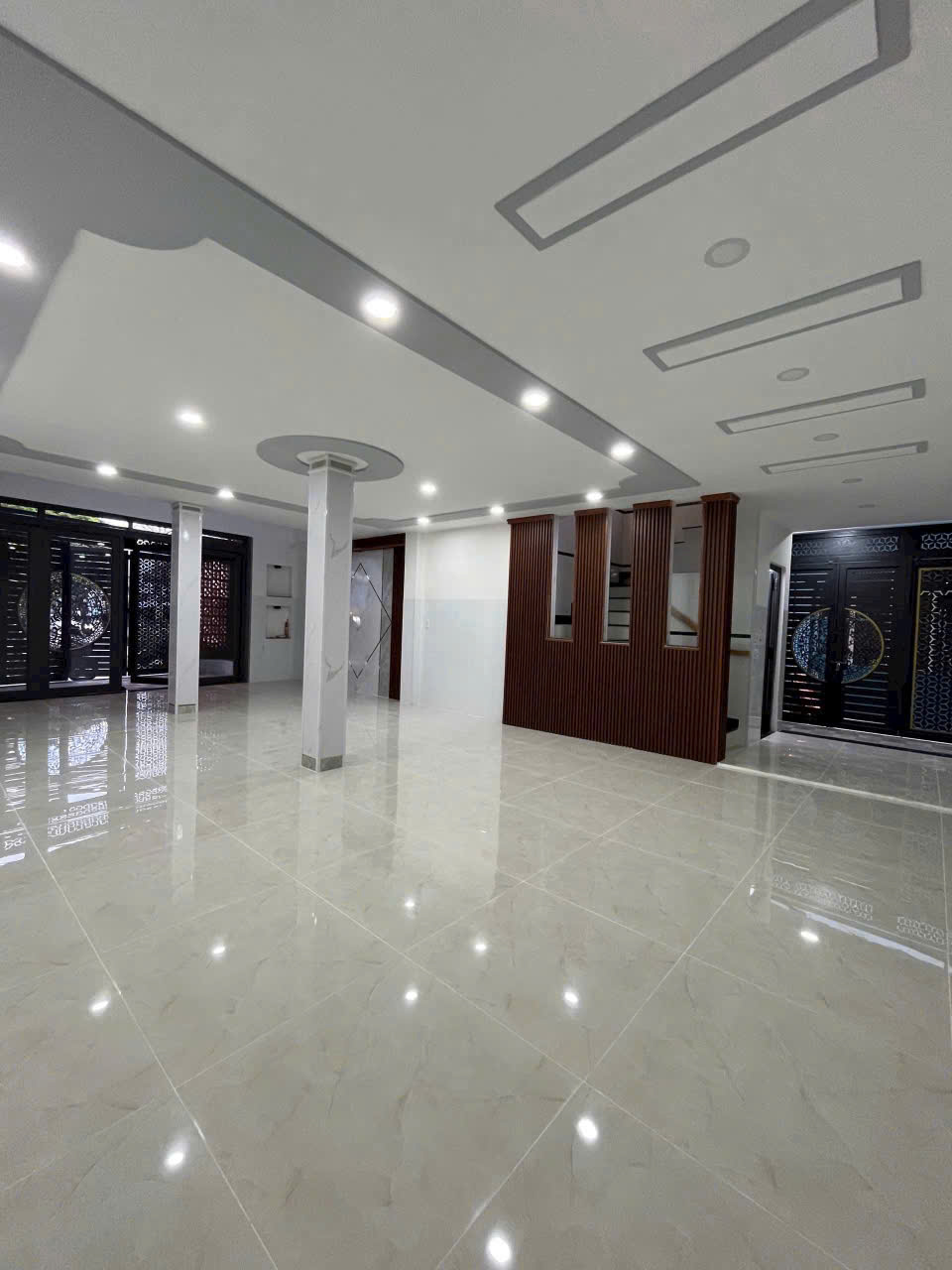 15 TỶ ! NHÀ ĐẸP 4 TẦNG_ MT LƯƠNG THẾ VINH, Q.Tân Phú – DT RỘNG (6x15m, 96m²) (MT 3154)